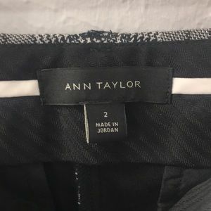 Ann Taylor Pants - Ann Taylor Crop Capri Pants size 2 Ann Taylor Pants - Ann Taylor Crop Capri Pants size 2